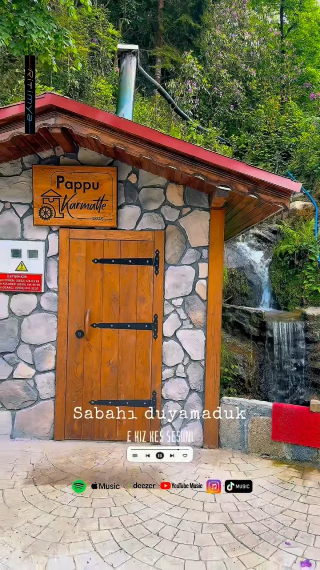 Karadeniz kültürünün önemli simgelerinden biri olan taş değirmenler, Lazca adıyla “Karmatte”, yüzyıllardır tahılları doğal yöntemlerle öğüterek unun besin değerini ve aromasını korur. Derelerin gücüyle çalışan bu geleneksel sistem, Karadeniz insanının emeğini, üretkenliğini ve doğayla uyumunu günümüze taşımaktadır.